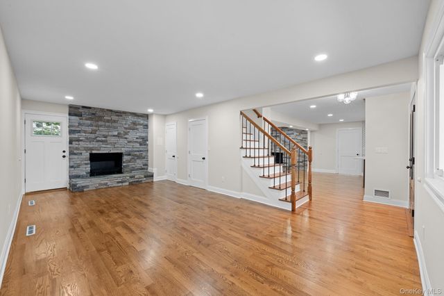 1 Greg Lane, East Northport, NY 11731