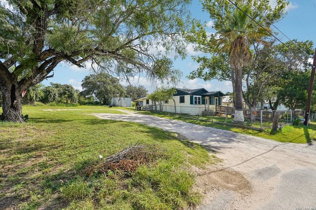 619 WEBB AVE, Devine, TX 78016