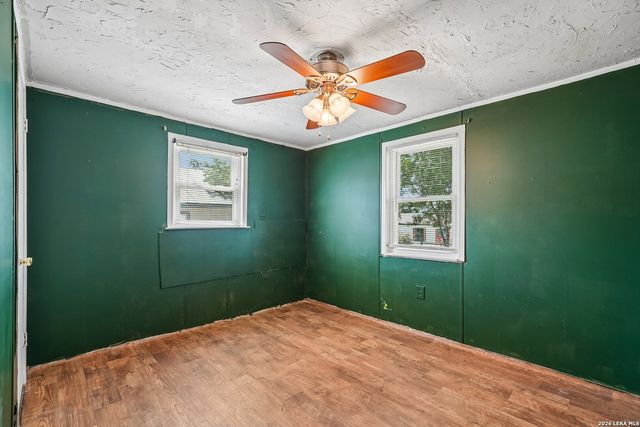 619 WEBB AVE, Devine, TX 78016