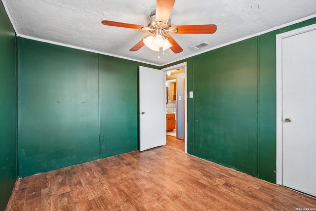 619 WEBB AVE, Devine, TX 78016