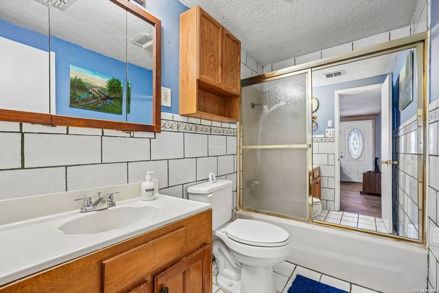 619 WEBB AVE, Devine, TX 78016