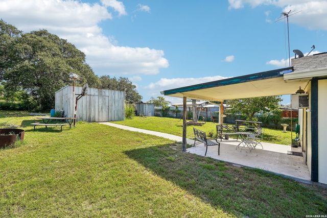 619 WEBB AVE, Devine, TX 78016