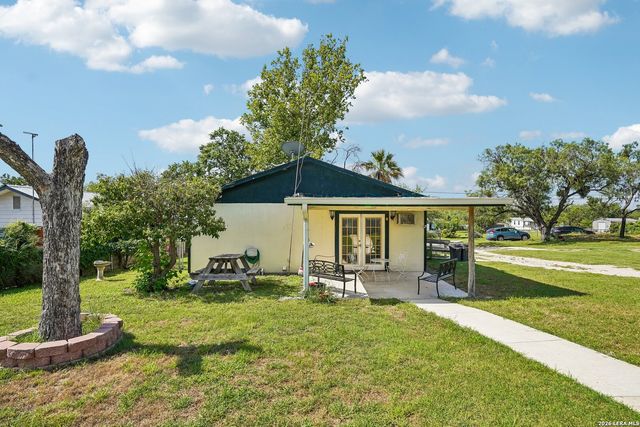 619 WEBB AVE, Devine, TX 78016