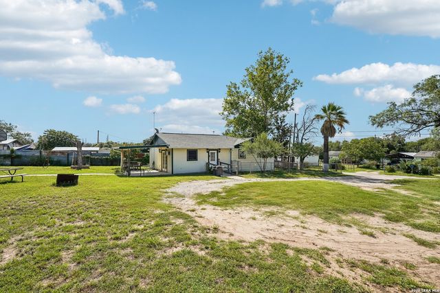 619 WEBB AVE, Devine, TX 78016
