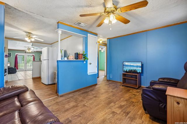 619 WEBB AVE, Devine, TX 78016