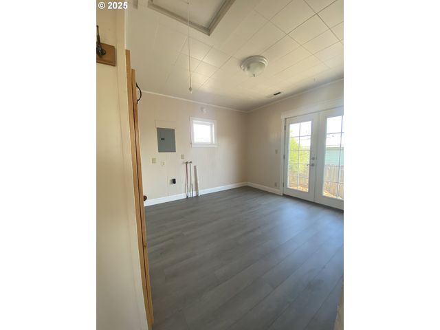 543 SPRUCE St, Brookings, OR 97415