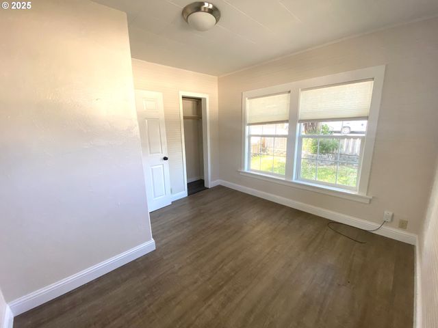 543 SPRUCE St, Brookings, OR 97415