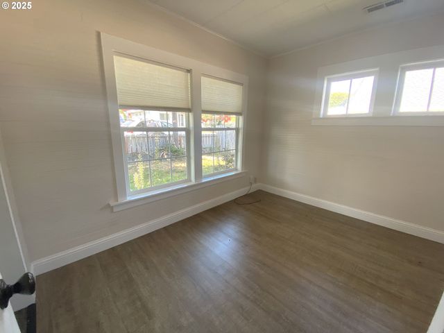 543 SPRUCE St, Brookings, OR 97415