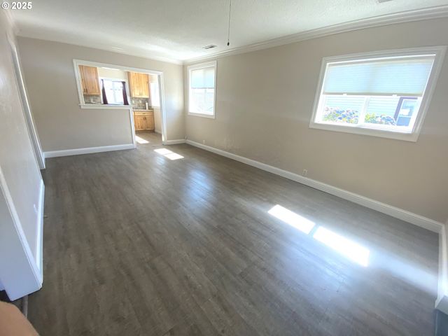 543 SPRUCE St, Brookings, OR 97415