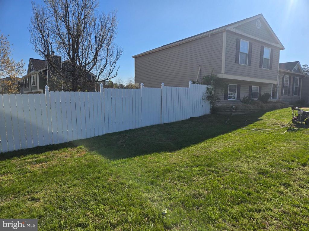 Image 14 of property listing at 1424 GESNA DR, Hanover, MD 21076