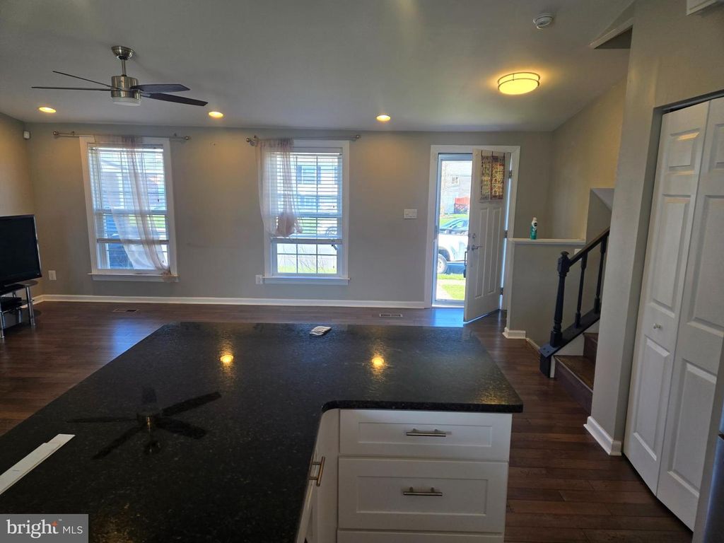 Image 2 of property listing at 1424 GESNA DR, Hanover, MD 21076