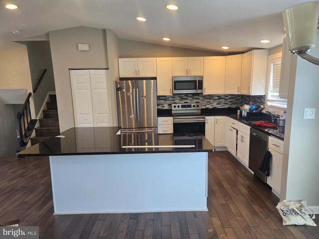 Image 6 of property listing at 1424 GESNA DR, Hanover, MD 21076