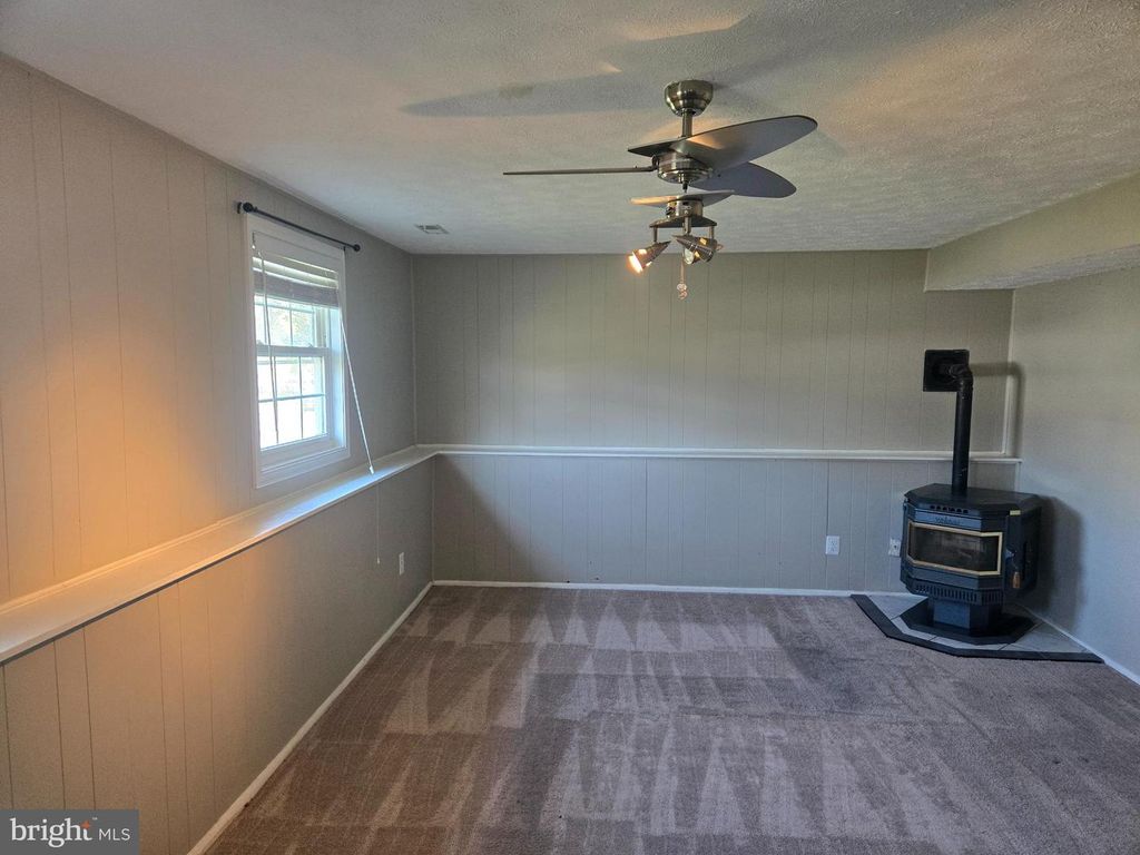 Image 8 of property listing at 1424 GESNA DR, Hanover, MD 21076