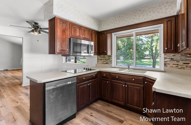 1832 Southwood Avenue, Norton Shores City, MI 49441