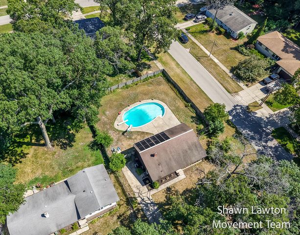 1832 Southwood Avenue, Norton Shores City, MI 49441