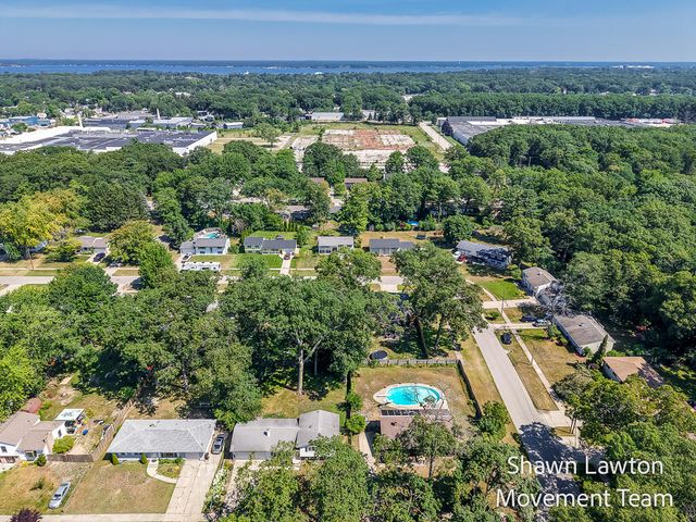 1832 Southwood Avenue, Norton Shores City, MI 49441