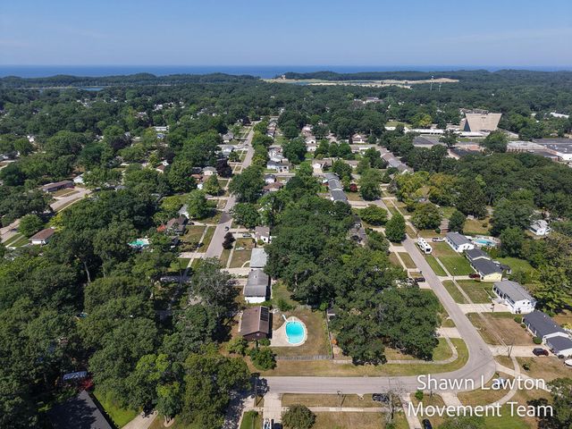 1832 Southwood Avenue, Norton Shores City, MI 49441