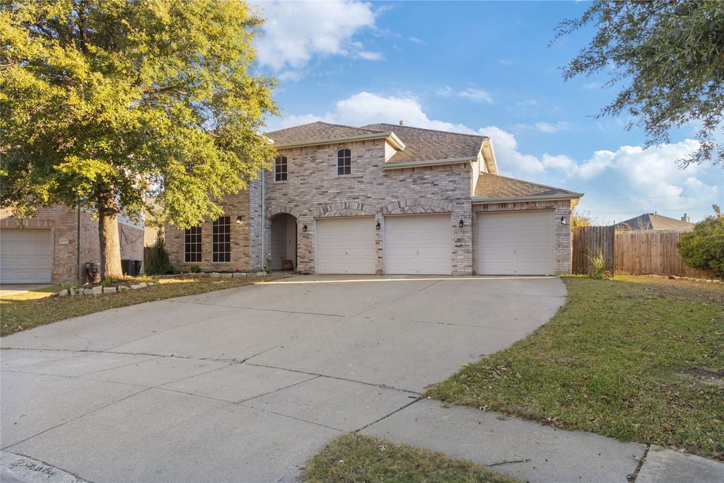 4329 Latigo Circle, Fort Worth, TX 76244