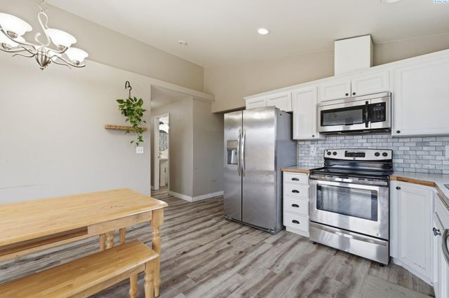 9316 Mustang Dr, Pasco, WA 99301