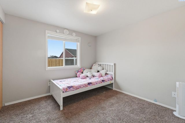 9316 Mustang Dr, Pasco, WA 99301