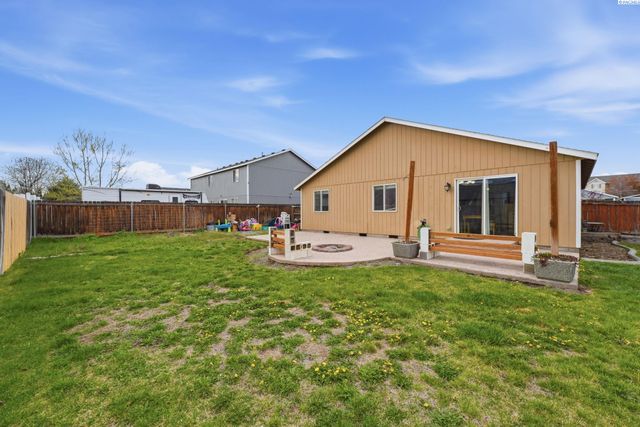 9316 Mustang Dr, Pasco, WA 99301