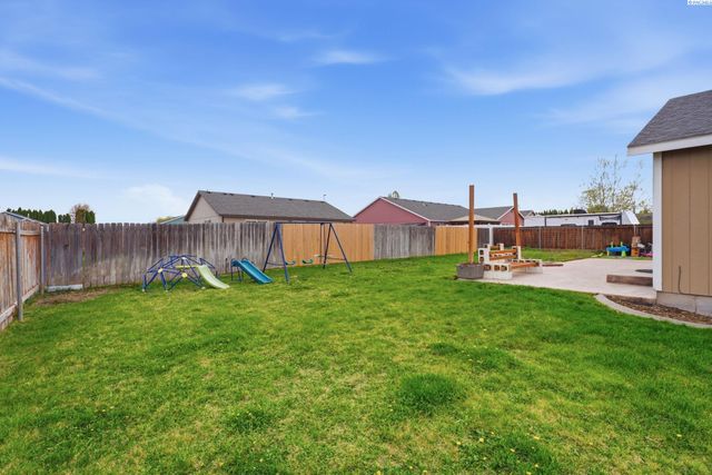 9316 Mustang Dr, Pasco, WA 99301