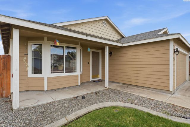 9316 Mustang Dr, Pasco, WA 99301