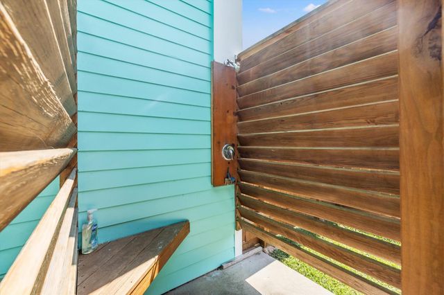 16502 Bermuda Way, Jamaica Beach, TX 77554