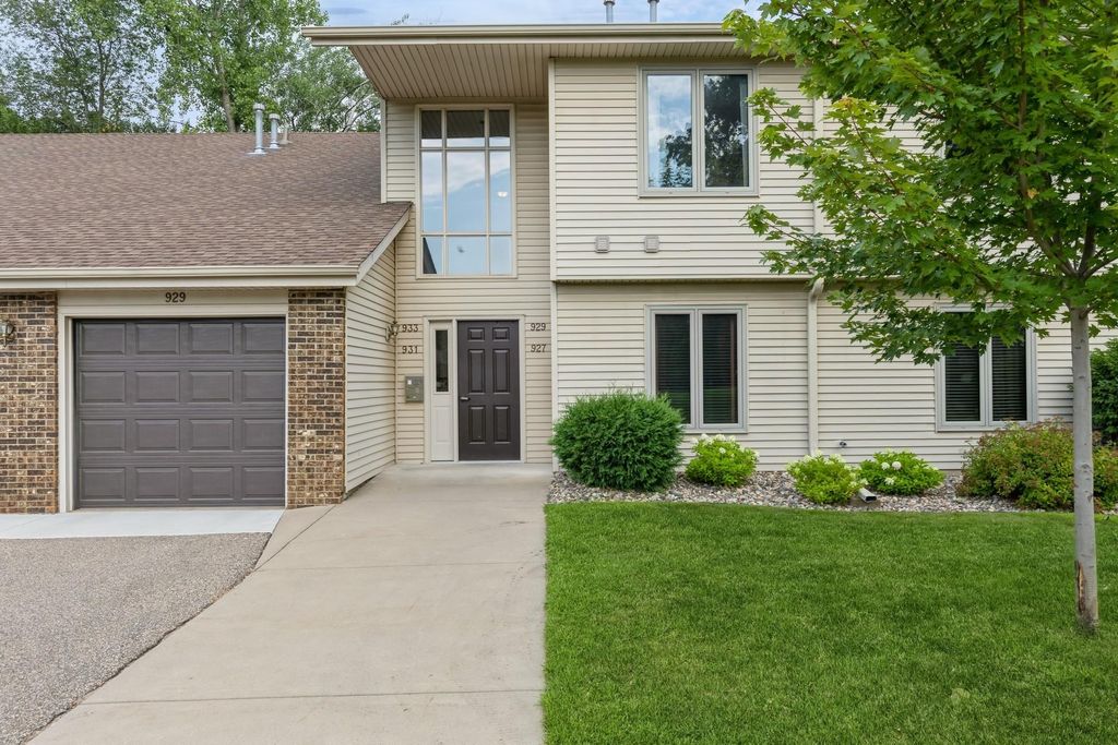 929 Oakwood Heights Circle 6, Eagan, MN 55123
