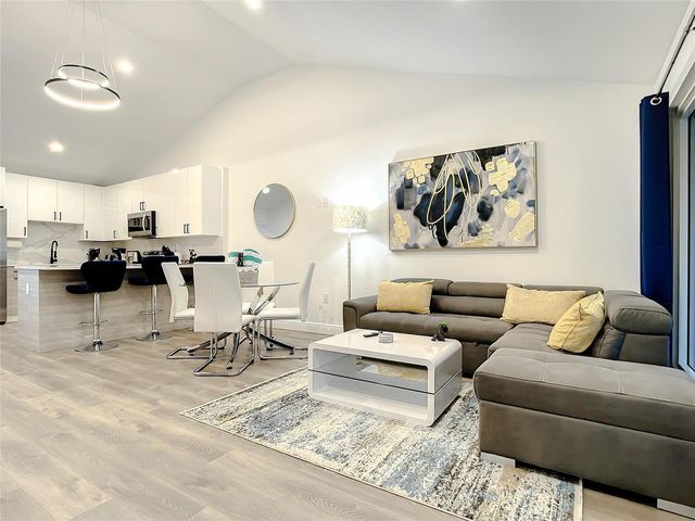 2100 NE 45th Street 1, Fort Lauderdale, FL 33308