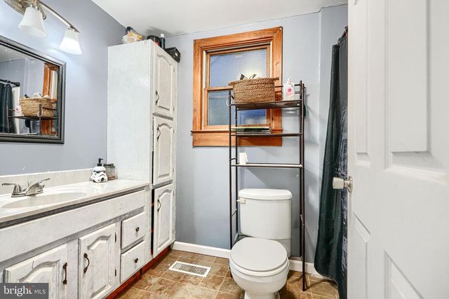 49 CHURCH ST, Seven Valleys, PA 17360