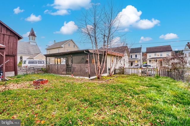 49 CHURCH ST, Seven Valleys, PA 17360