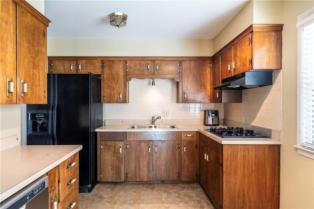 9702 EBY Street, Overland Park, KS 66212