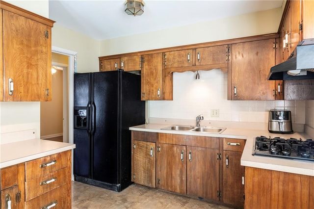 9702 EBY Street, Overland Park, KS 66212