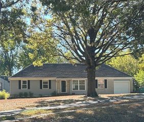 9702 EBY Street, Overland Park, KS 66212