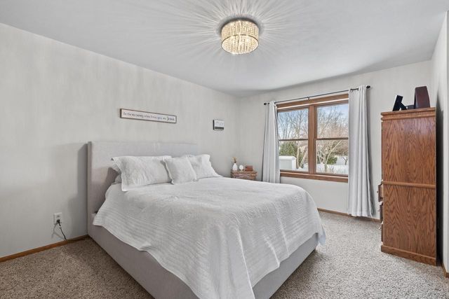 700 Bittersweet LANE, Watertown, WI 53094