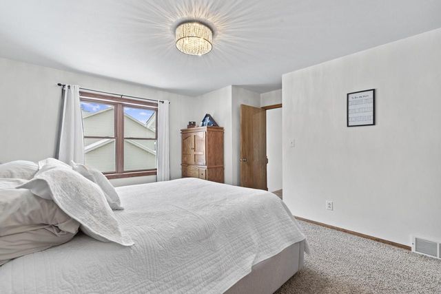 700 Bittersweet LANE, Watertown, WI 53094