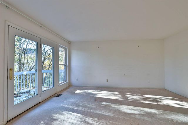 21 Wallace Grove Lane, Milford, OH 45150