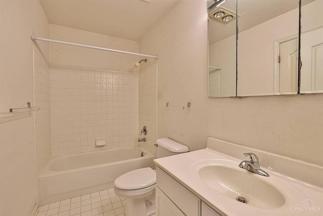 21 Wallace Grove Lane, Milford, OH 45150