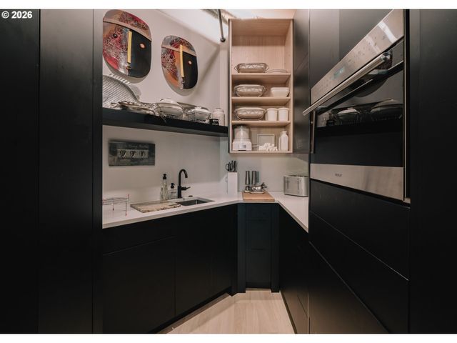 725 Nw FLANDERS St 405, Portland, OR 97209