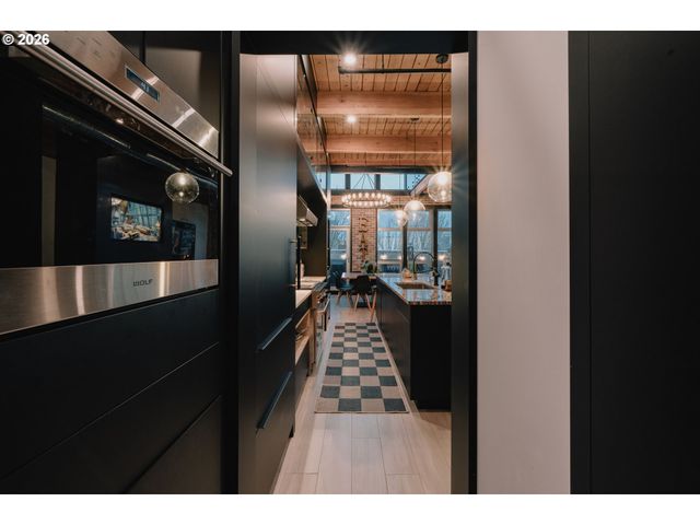 725 Nw FLANDERS St 405, Portland, OR 97209