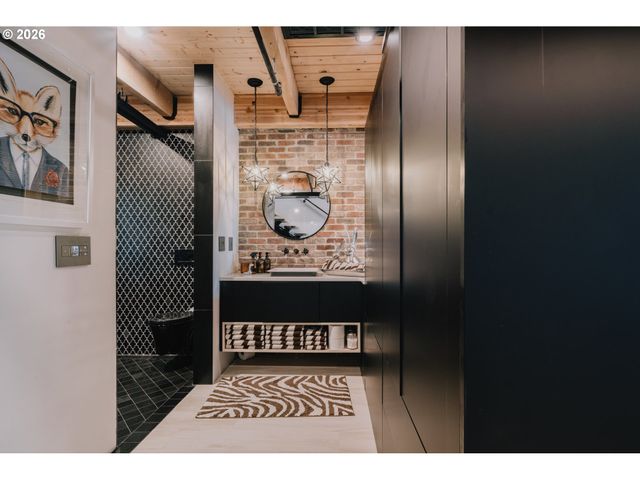 725 Nw FLANDERS St 405, Portland, OR 97209