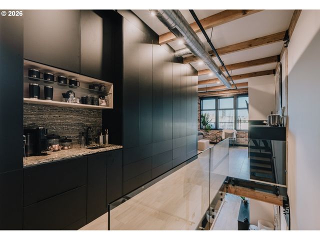725 Nw FLANDERS St 405, Portland, OR 97209