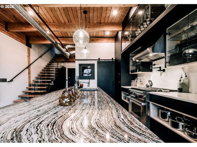 725 Nw FLANDERS St 405, Portland, OR 97209