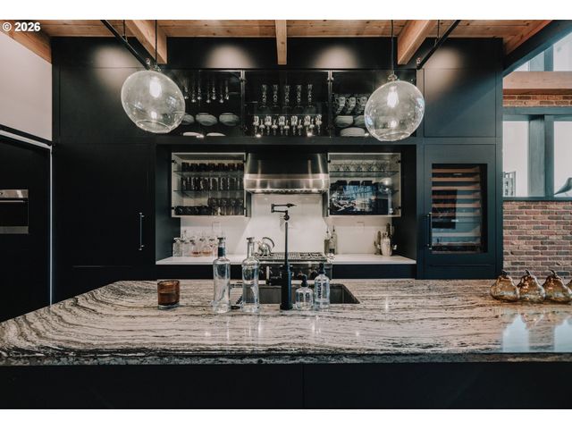 725 Nw FLANDERS St 405, Portland, OR 97209