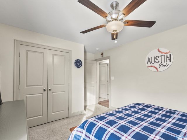 9502 Hampton Oak Drive, Owens Cross Roads, AL 35763