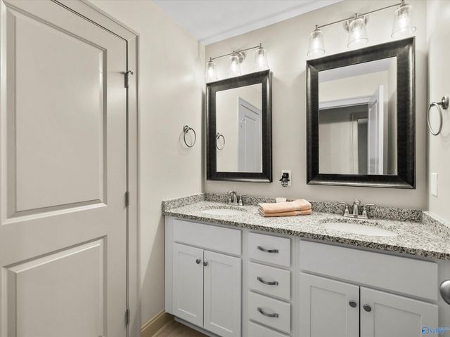 9502 Hampton Oak Drive, Owens Cross Roads, AL 35763