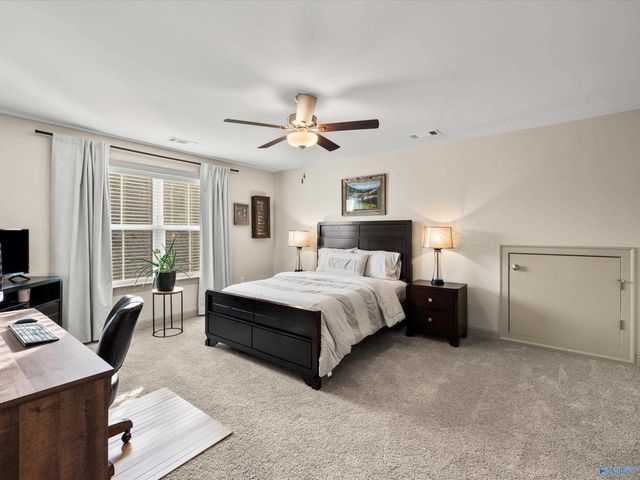 9502 Hampton Oak Drive, Owens Cross Roads, AL 35763