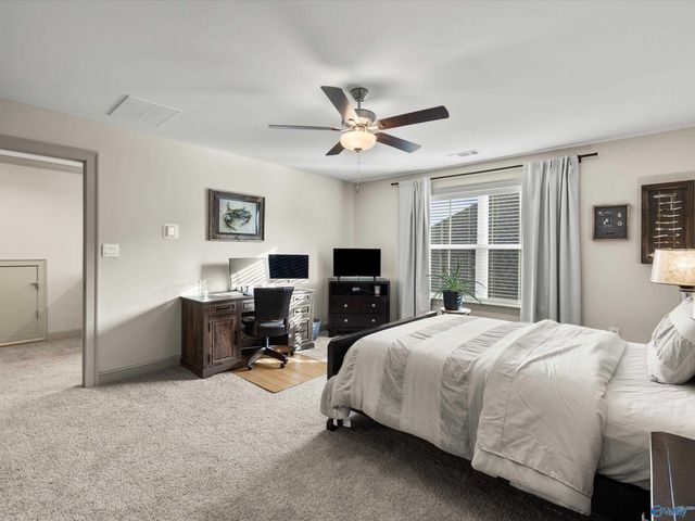 9502 Hampton Oak Drive, Owens Cross Roads, AL 35763