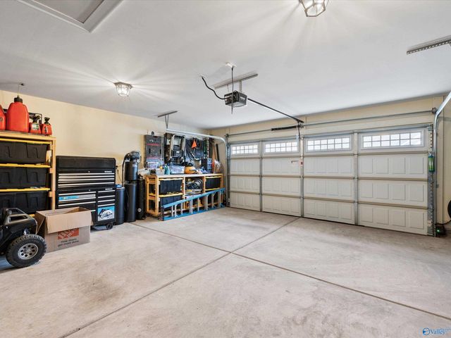 9502 Hampton Oak Drive, Owens Cross Roads, AL 35763